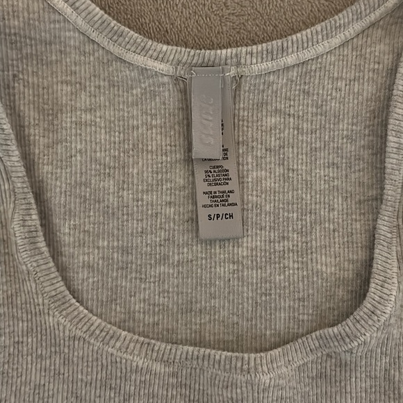 Skims Cotton Rib Top - Picture 2 of 3